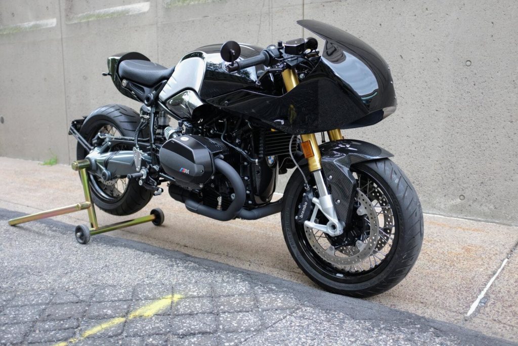 BMW-RnineT-Dark-Knight-Custom-12