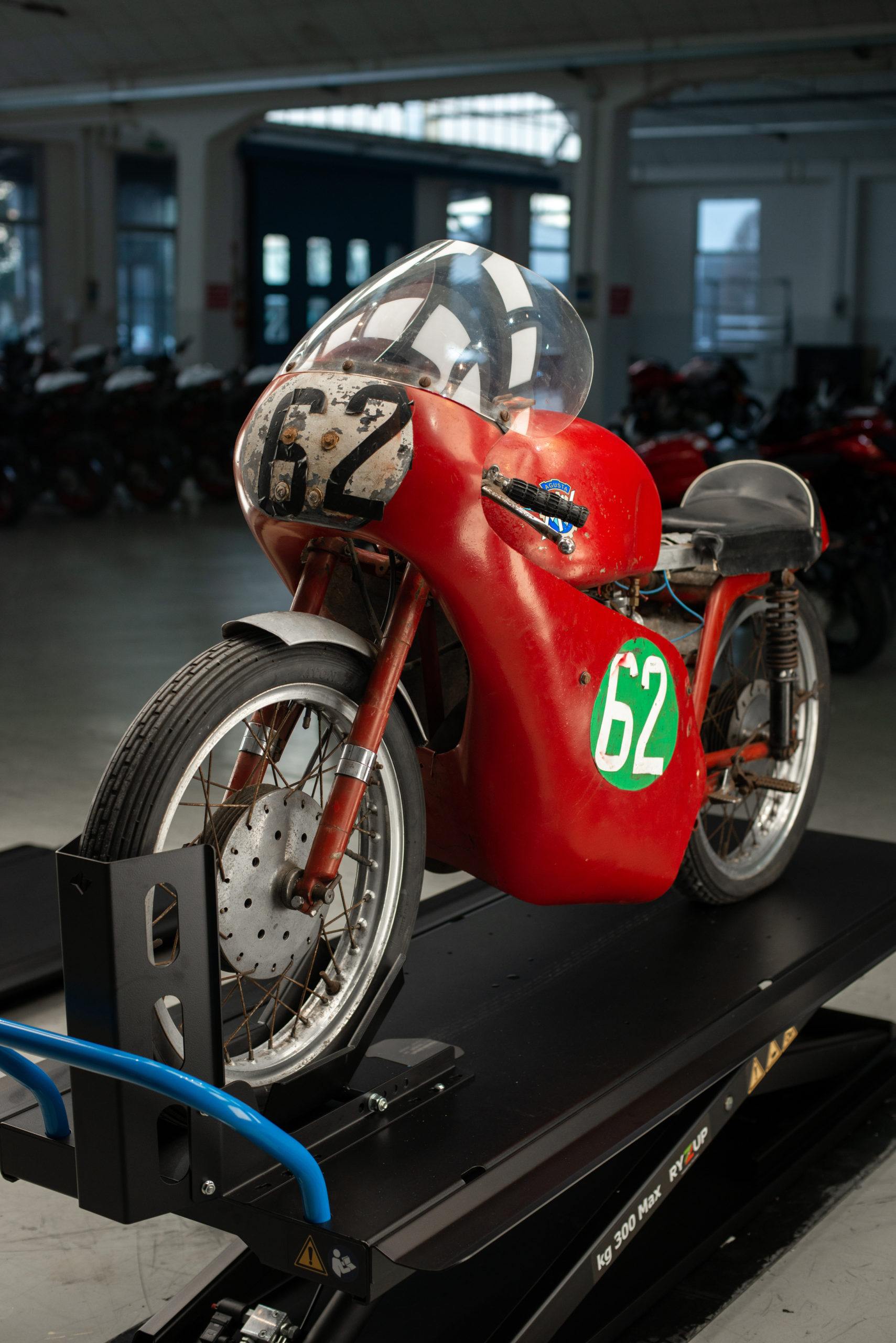 Cover-MV-Agusta-Hailwood-1-scaled.jpg