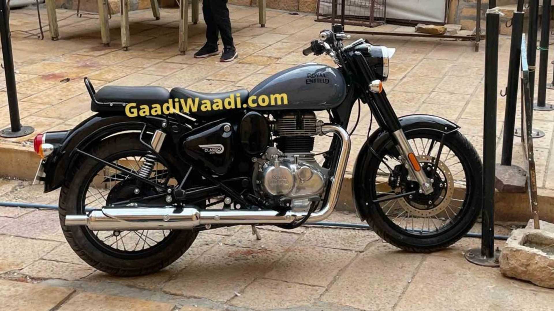 the-2021-royal-enfield-classic-350-looks-just-about-ready-for-launch