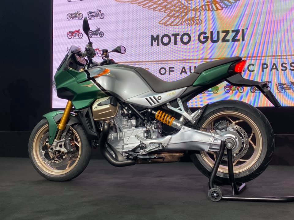 Cover-2022-Moto-Guzzi-V100-Mondello-Sports-Tourer-4