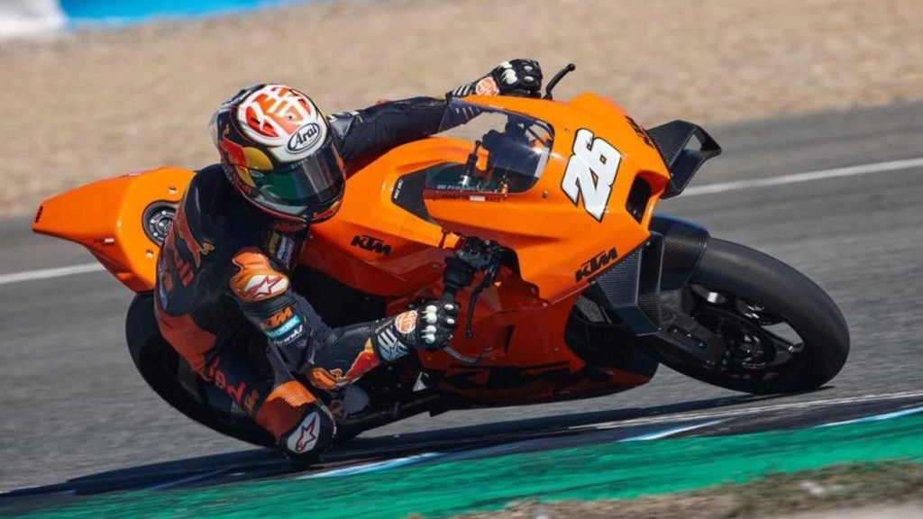 ktm-rc-8c-track-experience---customer-bikes