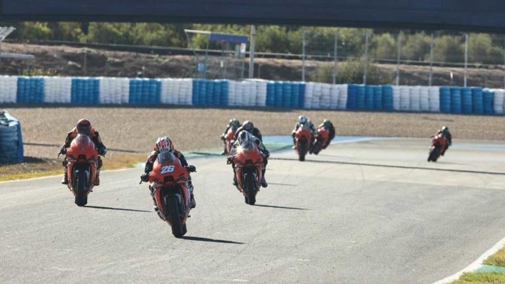 ktm-rc-8c-track-experience---customer-bikes