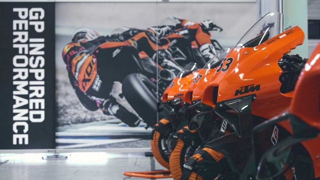 ktm-rc-8c-track-experience---customer-bikes