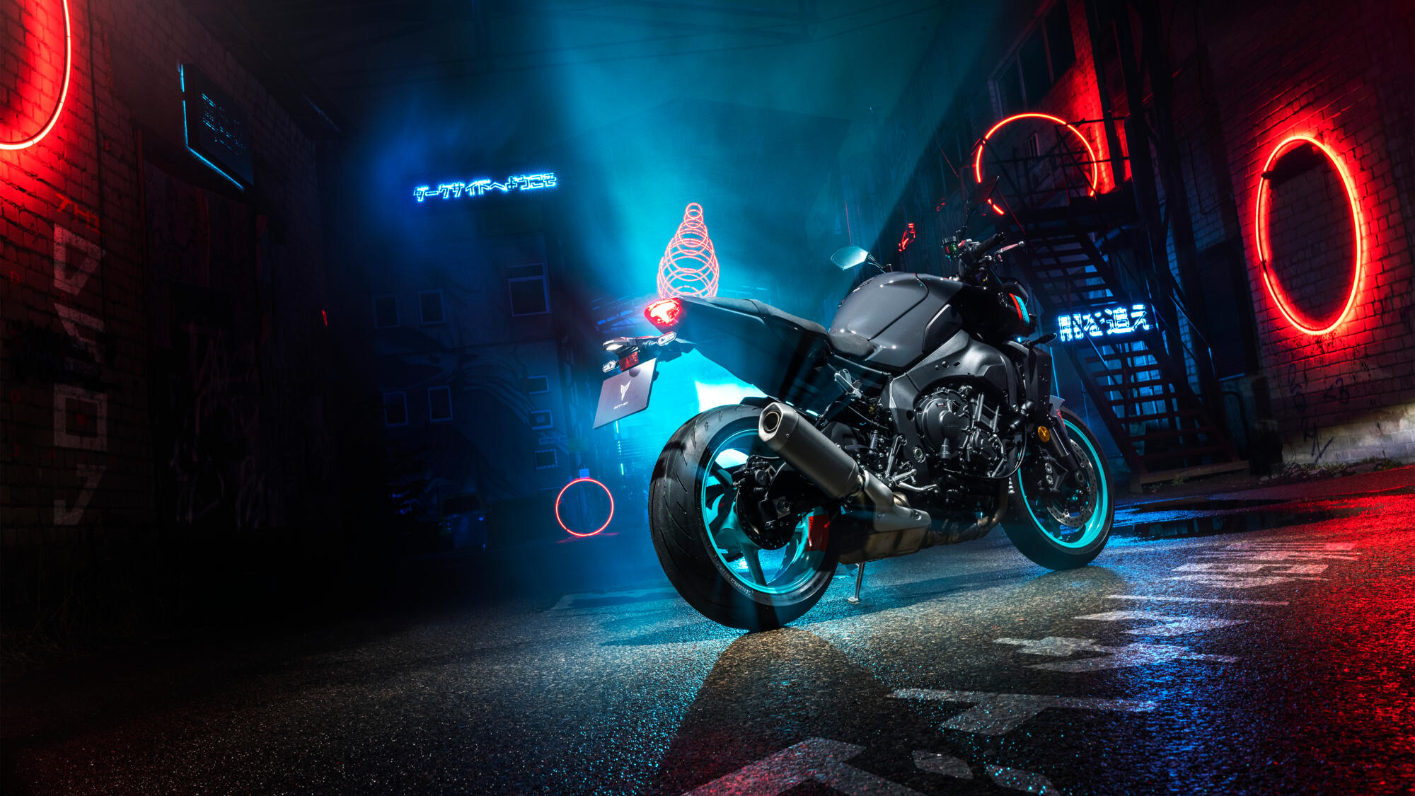 2022-Yamaha-MT10-EU-Cyan_Storm-Action-009-03