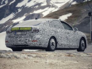 New-Skoda-Superb-Mule-testing-cov