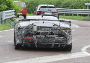 spy-shots-ferrari-sf90-lm-versione-speziale