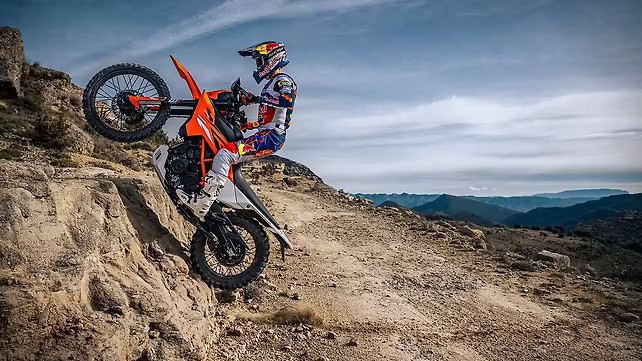 KTM-Unleashes-the-new-Global-Spec-Enduro-R-in-India.jpeg