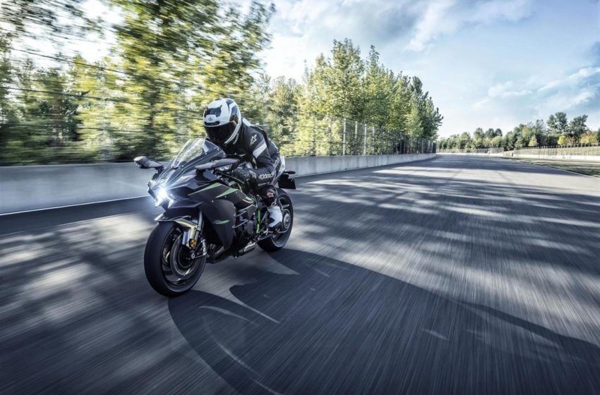 News: Kawasaki is open to take orders for its H2 variants R and Carbon.
