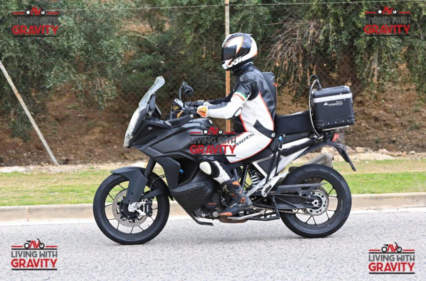  2021 KTM 1290 Super Adventure R and S prototypes spied on the road
