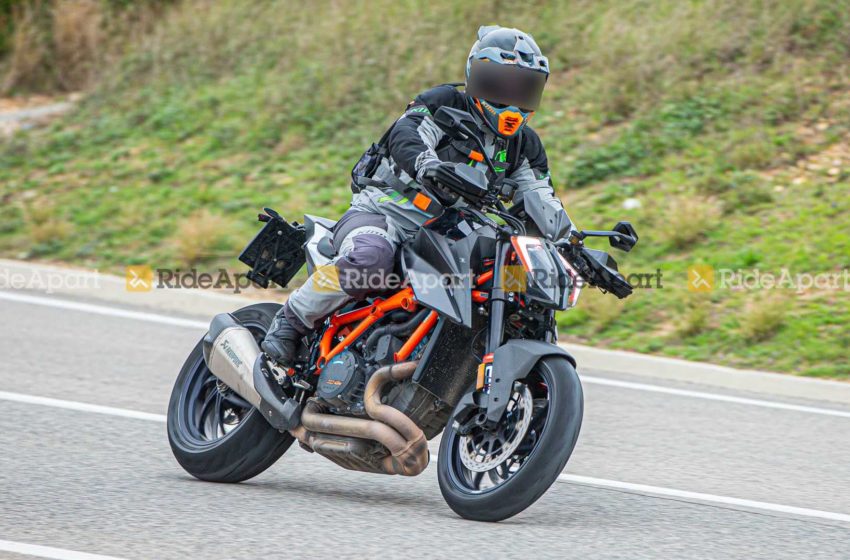  The limited-edition KTM 1290 Super Duke RR is spied in wild