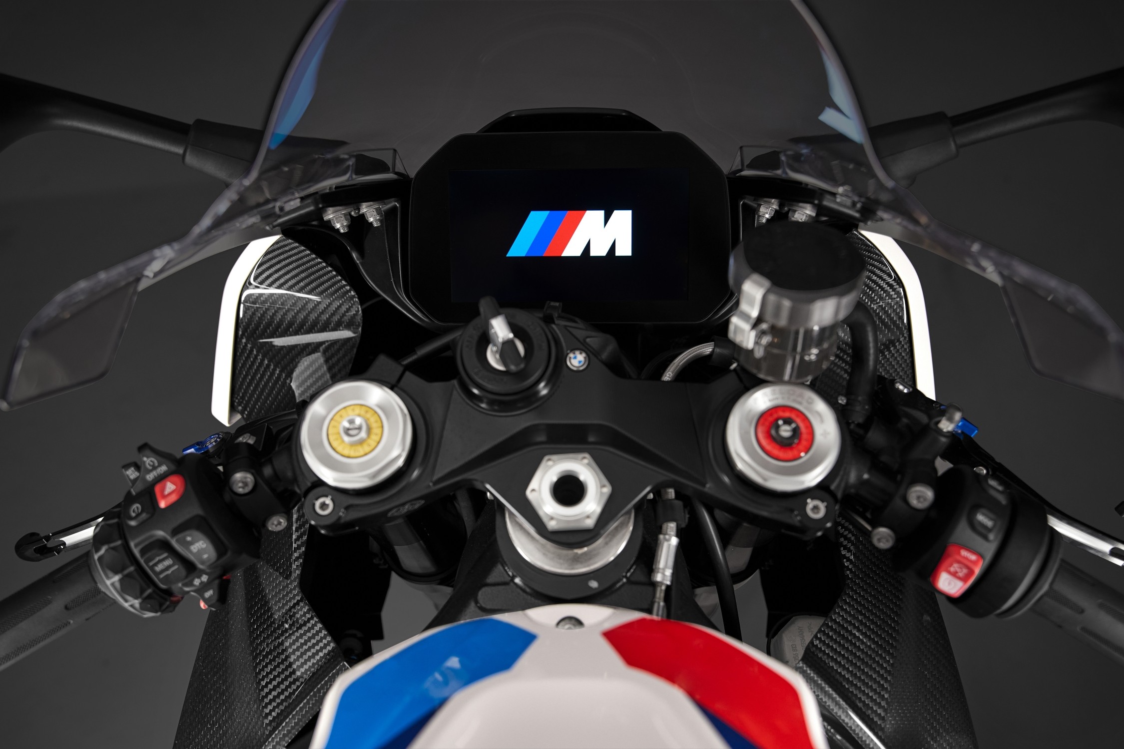 P90398272_lowRes_the-new-bmw-m-1000-r