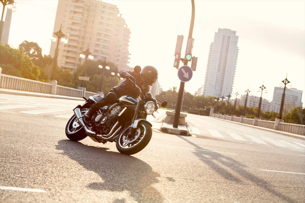 Kawasaki- 2022-Z900 RS-6
