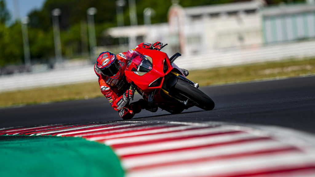 Panigale-MY22-Dinamica-03-Gallery-1920x1080