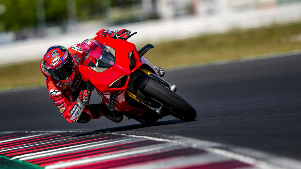 Panigale-MY22-Dinamica-33-Gallery-1920x1080