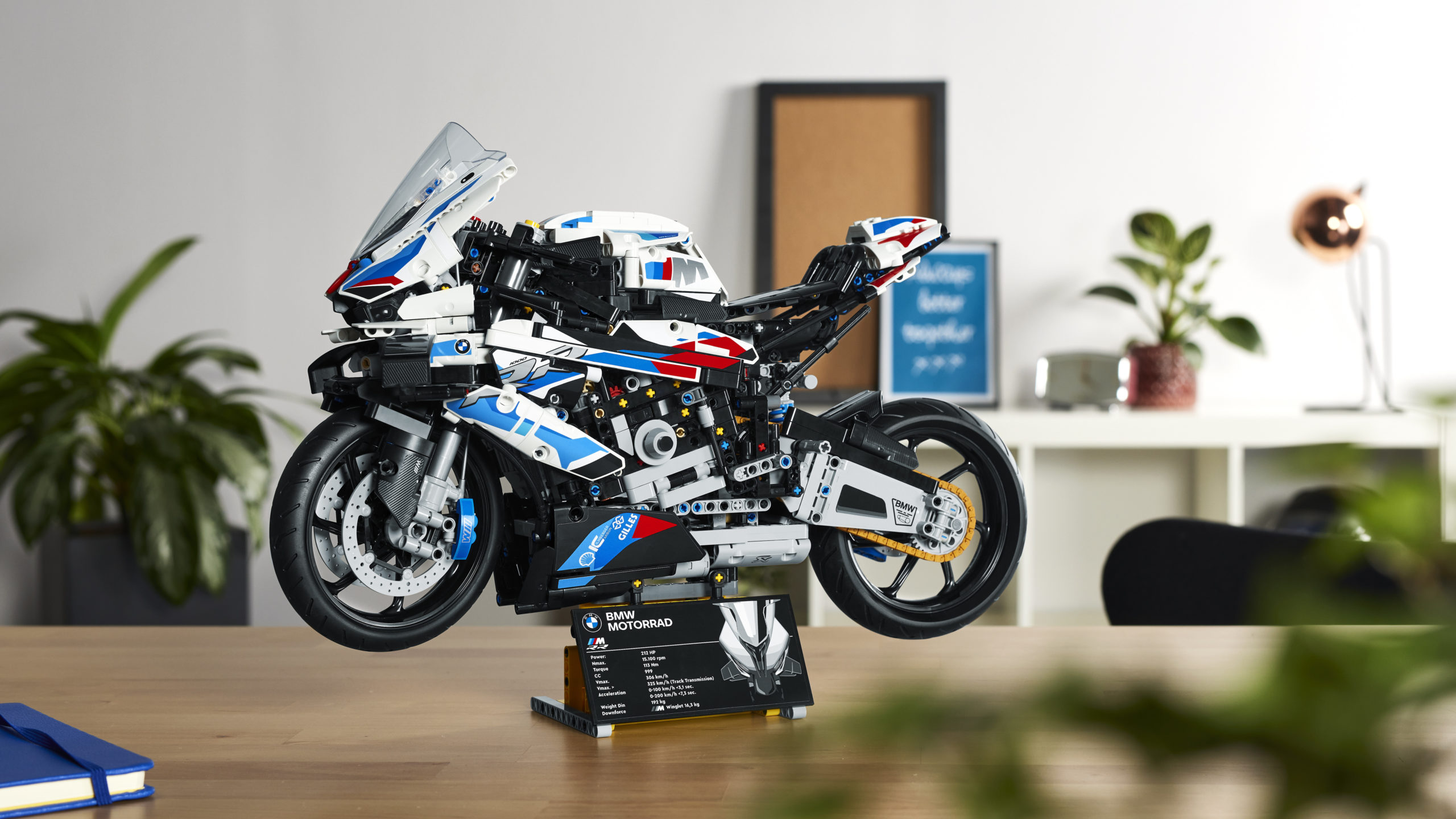 BMW Motorrad presents the LEGO Technic BMW M 1000 RR