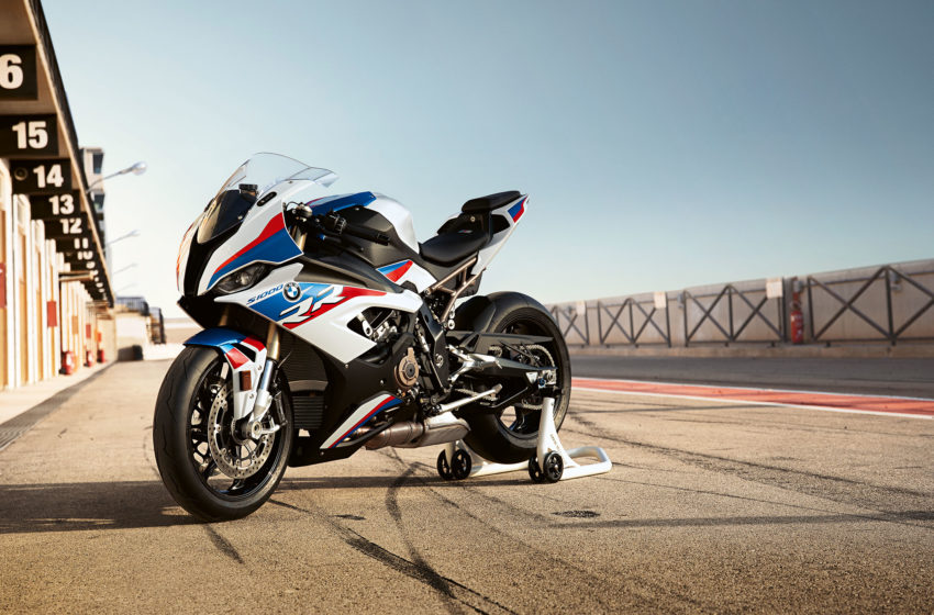  Take a production tour of the BMW S 1000 RR, and R 1250 R