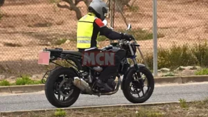royalenfield-roadster-450-spied