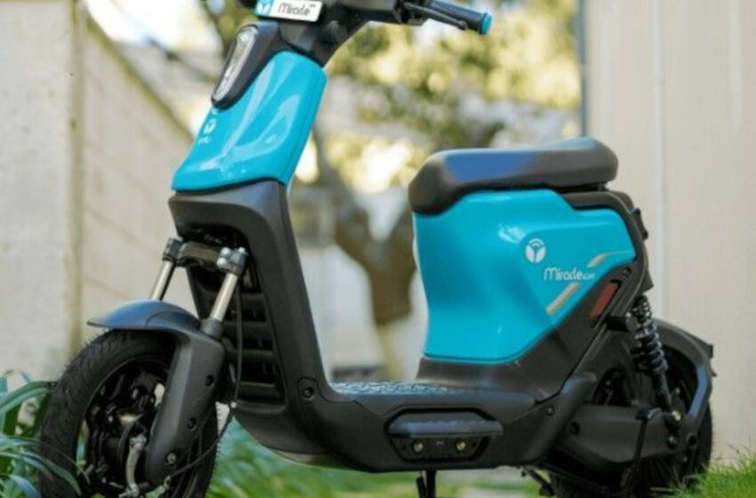  Bajaj and Yullu collaborate to unveil two electric scooters