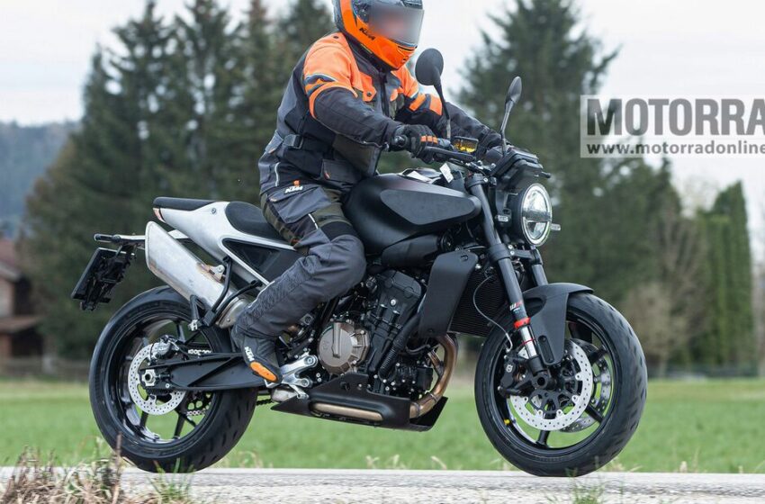  Two new inline two-cylinder Huskies are spied