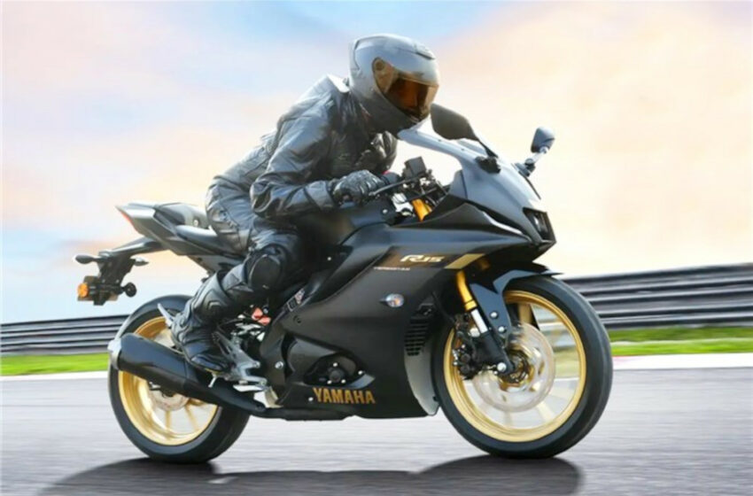  Yamaha unveils YZF-R15 V4 ‘ Dark Knight ‘ Edition