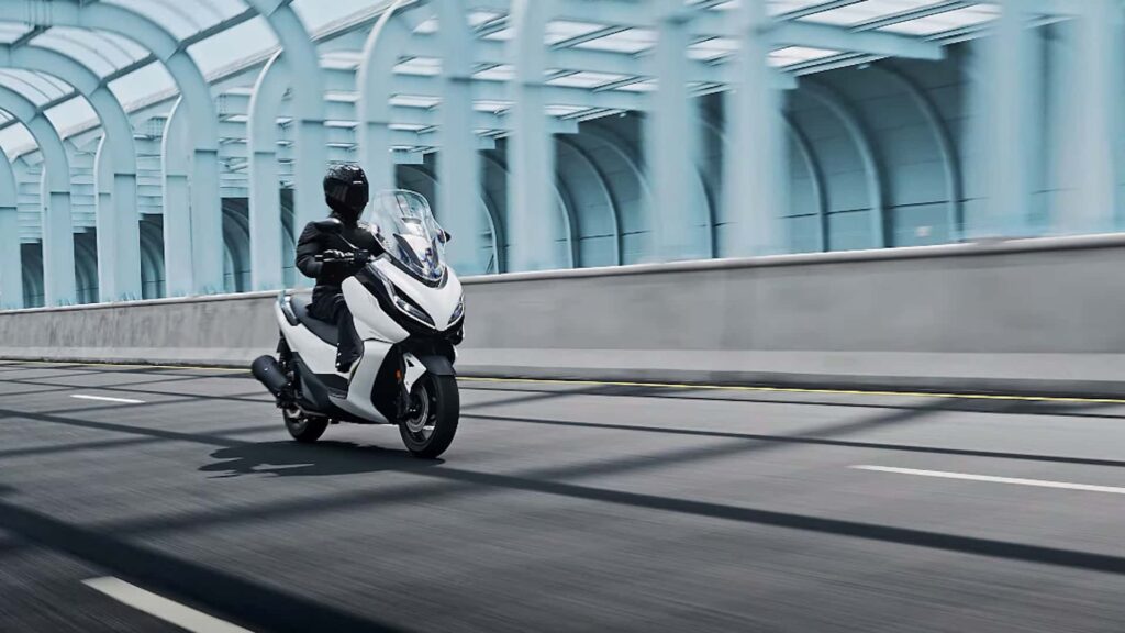 zontes-350e-scooter-unveiled-in-europe-1