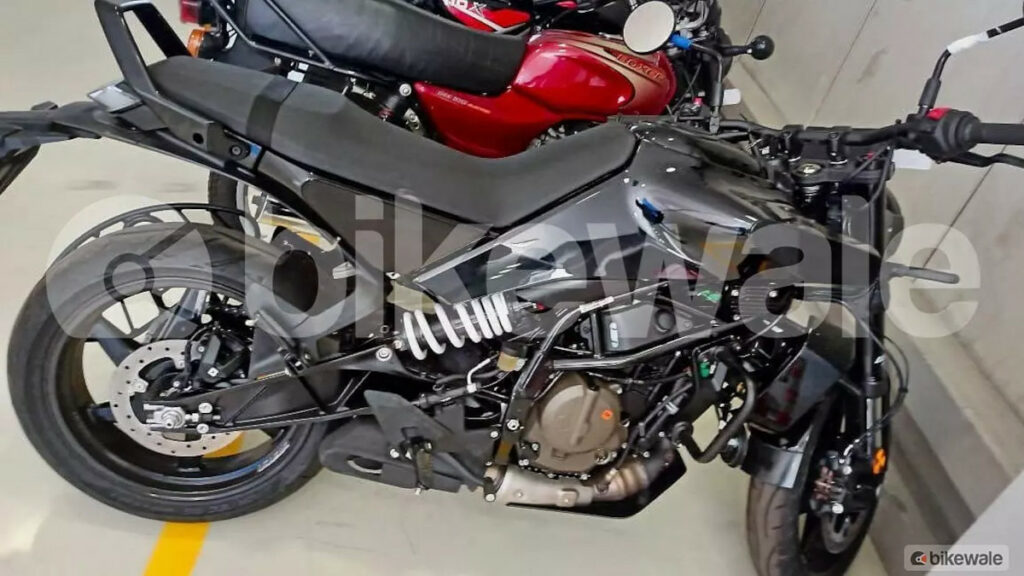 husqvarna-svartpilen-401-right-spied