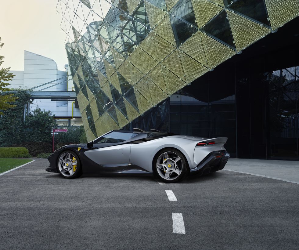 Ferrari SP-8-2024-Bespoke