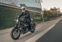 The 2024 Indian FTR x 100% R Carbon: Unveiling a New Era of Luxury Motorcycles 2024 Indian FTR x 100% R Carbon-1