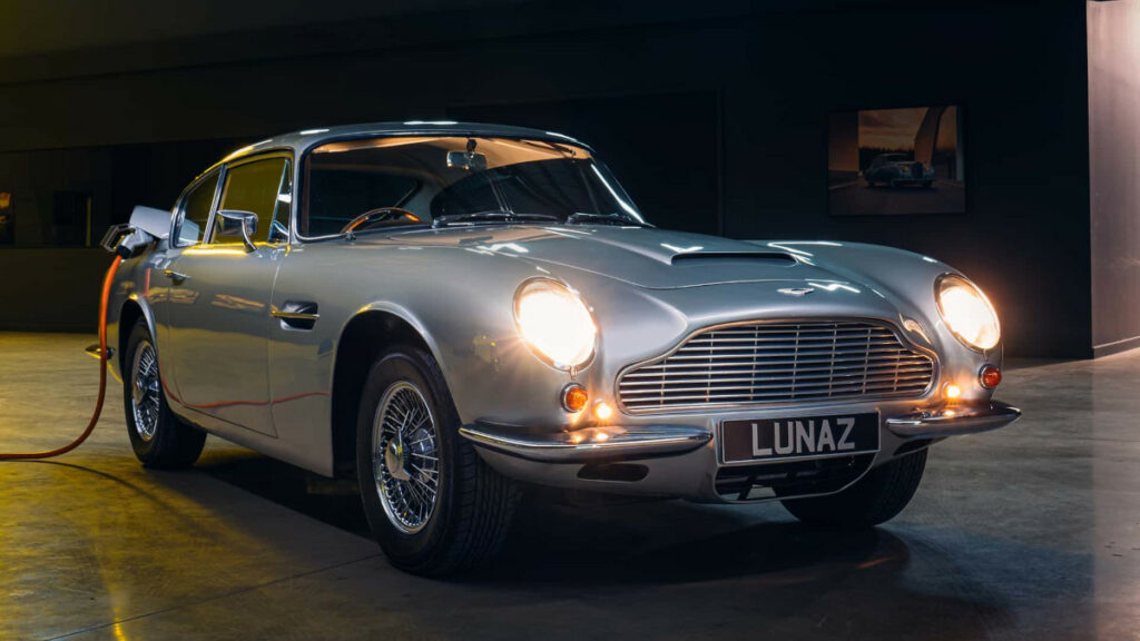 Aston-Martin-DB6-Reimagined-A-Masterpiece-of-Eco-Friendly-Materials-and-New-EV-Tech-