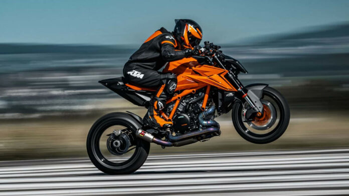 New-1390-Super-Duke-R-Evo-Elevating-KTM-High-Power-Motorcycle-Line-Up-3