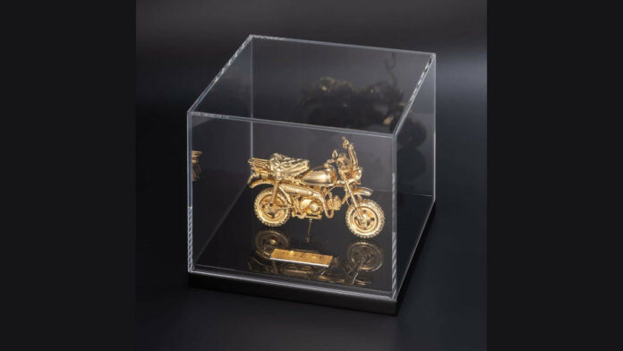 New-Honda-Monkey-Like-Never-Before-A-Gold-Plated-Masterpiece-from-U-Treasure-4