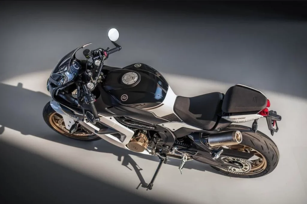 2 / 3 – CFMoto Unveils the 500SR Voom A Retro-Inspired Sportbike-3.webp