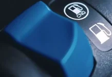 Bajaj’s New CNG Motorcycle: The Future is Here and It Smells Like Clean Air Bajaj-Freedom-125-The-First-New-CNG-Motorcycle-–-Ready-to-Turn-Heads-and-Save-Bucks-1.webp