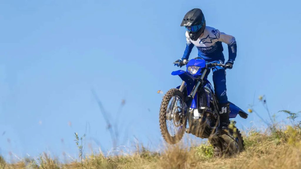 Discover-the-New-Features-of-Yamahas-2025-YZ250FX-and-WR250F.jpg