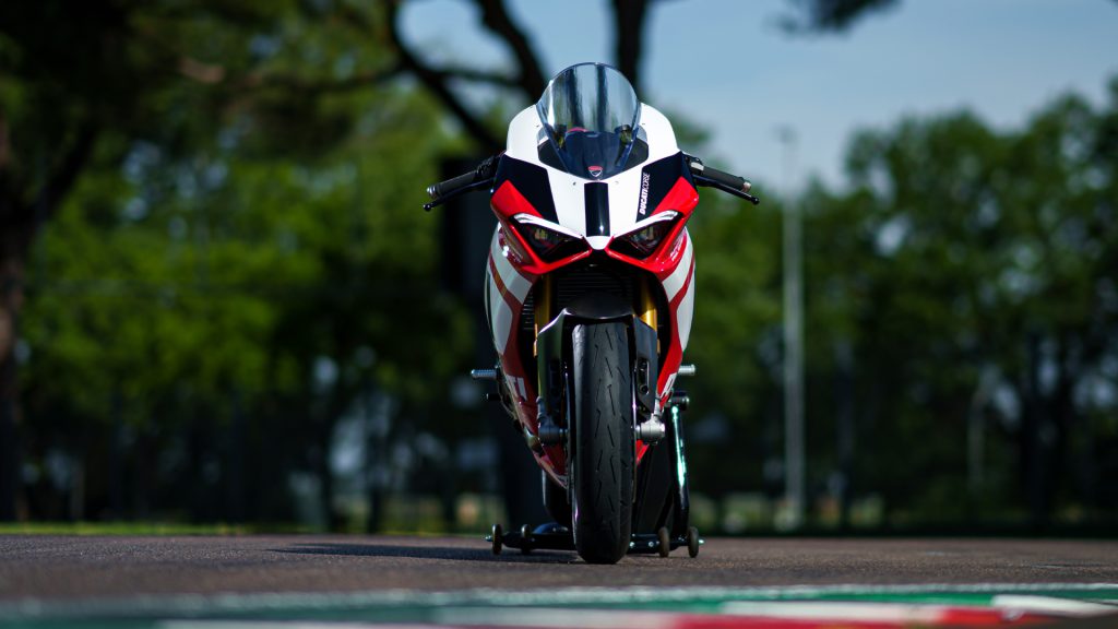 Ducatis-New-Panigale-V2-Send-Off-an-Icon-with-Style-1.jpg