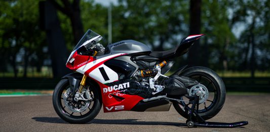 Ducatis-New-Panigale-V2-Send-Off-an-Icon-with-Style-1.jpg