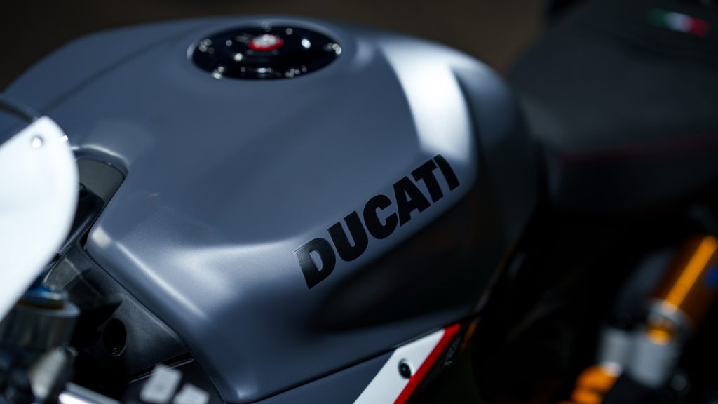 Ducatis-New-Panigale-V2-Send-Off-an-Icon-with-Style-1.jpg