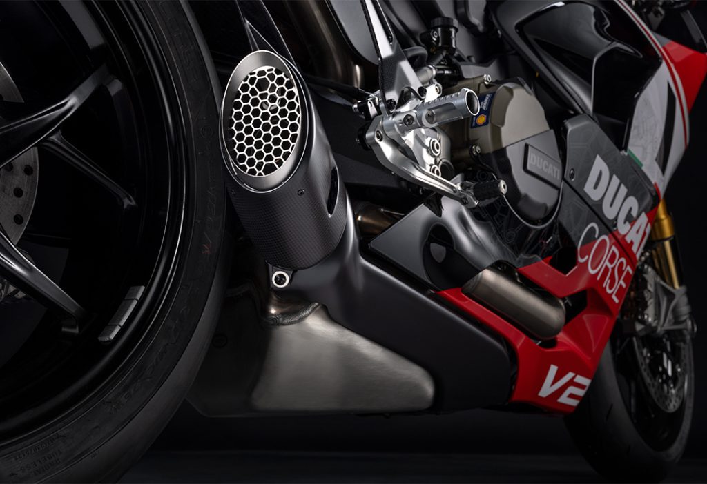 Ducatis-New-Panigale-V2-Send-Off-an-Icon-with-Style-1.jpg