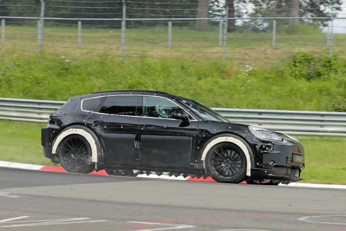 3 / 4 – New Porsche Cayenne EV Spotted in Action-2.webp