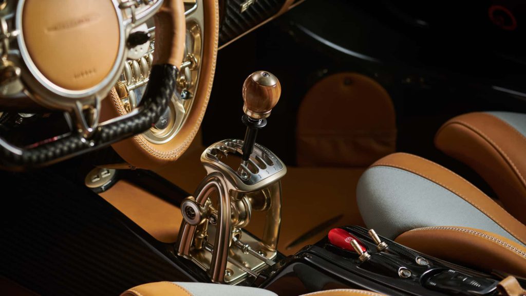 Pagani-Huayra-Epitome-Luxury-Power-and-a-New-Manual-Shifter.jpg