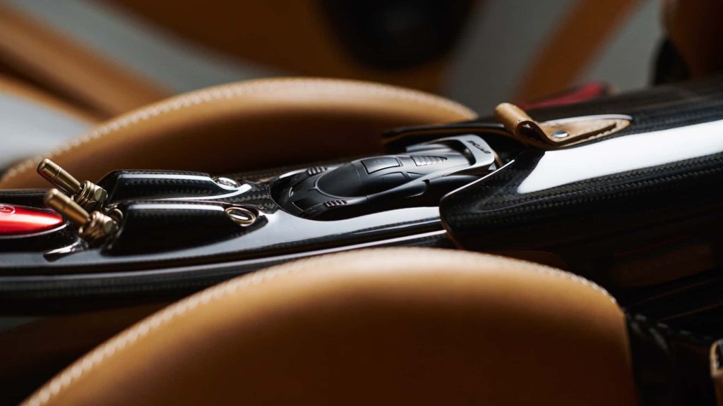 Pagani-Huayra-Epitome-Luxury-Power-and-a-New-Manual-Shifter.jpg