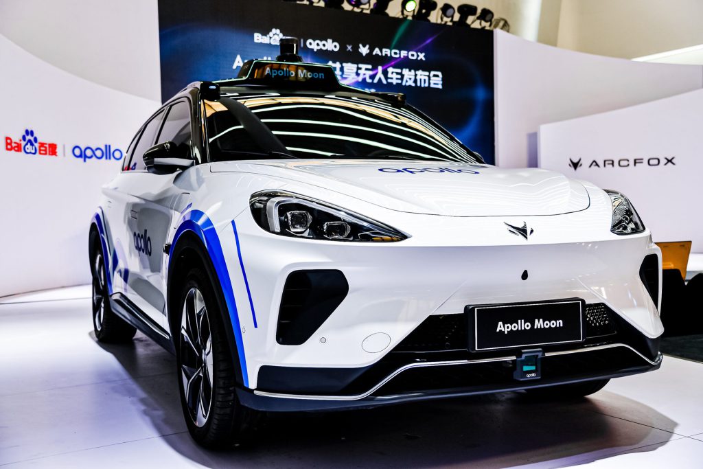 The-Love-Hate-Relationship-Between-Wuhan-and-New-Apollo-Go-Robotaxis-2.jpg