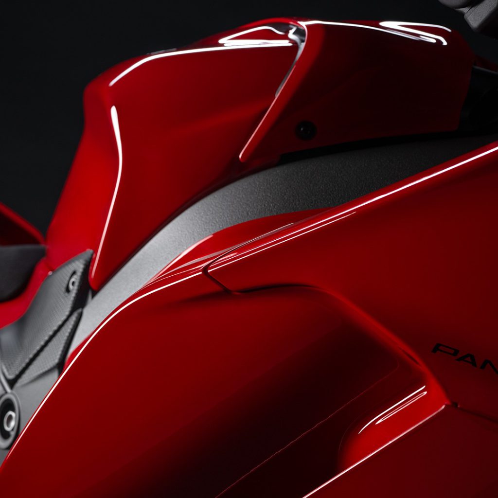 The-New-Ducati-Panigale-V4-The-Apex-of-Superbiking-Excellence-10.jpg