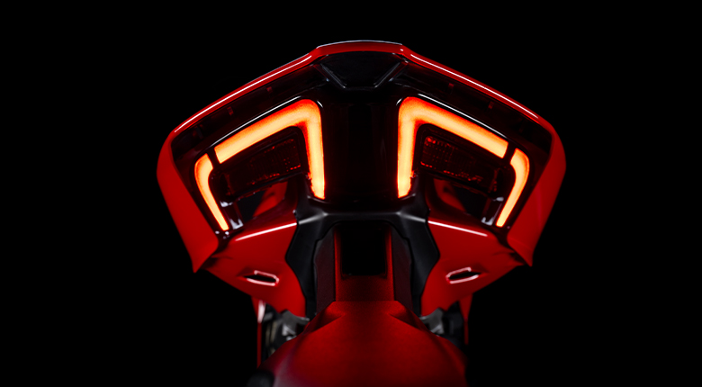 The-New-Ducati-Panigale-V4-The-Apex-of-Superbiking-Excellence.jpg