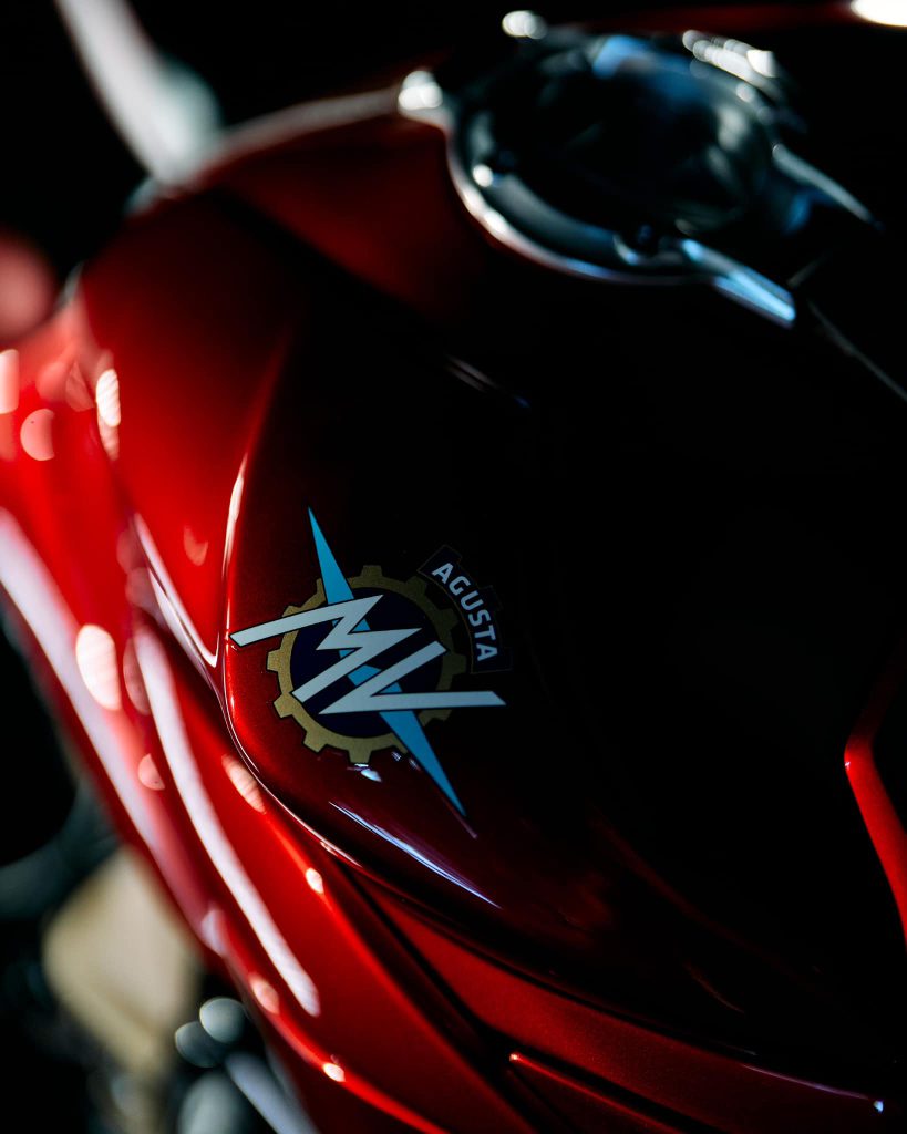 Why-the-New-MV-Agusta-Superveloce-1000-Serie-Oro.jpg