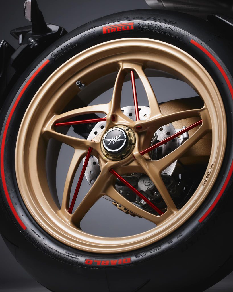 Why-the-New-MV-Agusta-Superveloce-1000-Serie-Oro.jpg