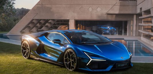 Discover-the-Artistry-of-the-New-Lamborghini-Revuelto-Opera-Unica.jpg