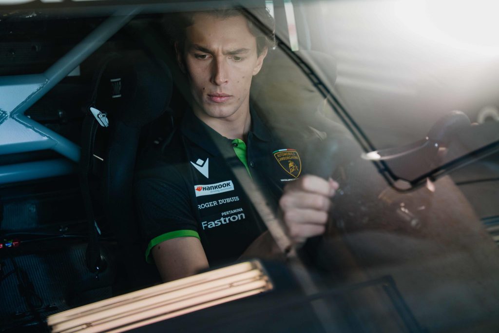 The-New-Sportswear-Partner-for-Automobili-Lamborghini-Squadra-Corse-LivingWithGravity.jpg