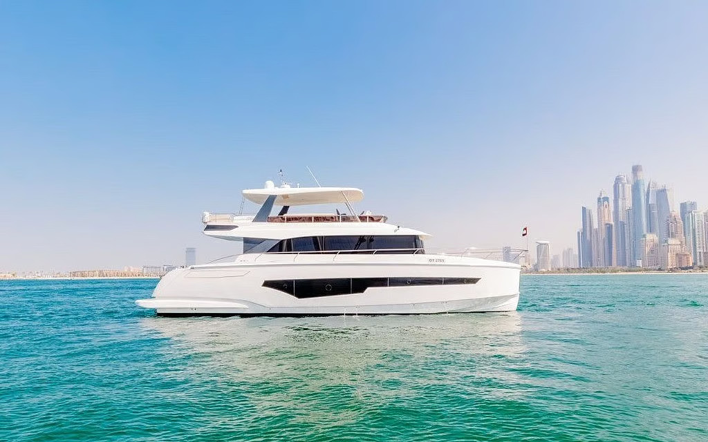 4 / 6 – The Ultimate New Luxury Experience Exploring Dubai by Private Yacht-LivingWithGravity-3.jpeg