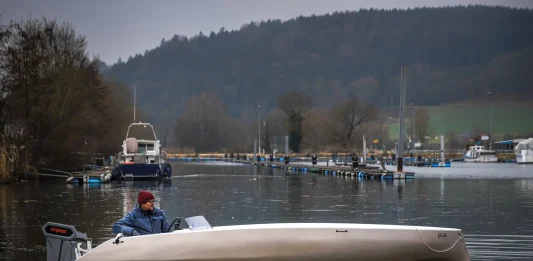 3 / 6 – Why The New Electric Boats Are Revolutionizing the Water-LivingWithGravity-2.webp
